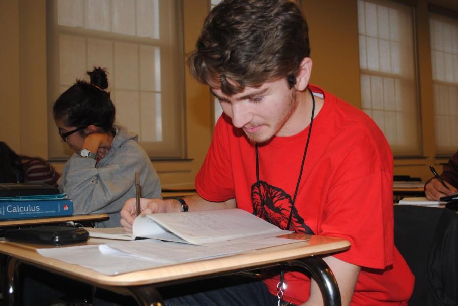 Josh Stueck, senior, concentrates on his lab in his AP Physics class. “I enjoy physics but I prefer chemistry,” Stueck said. “The labs are more fun.” PHOTO BY KATHRYN FULLER