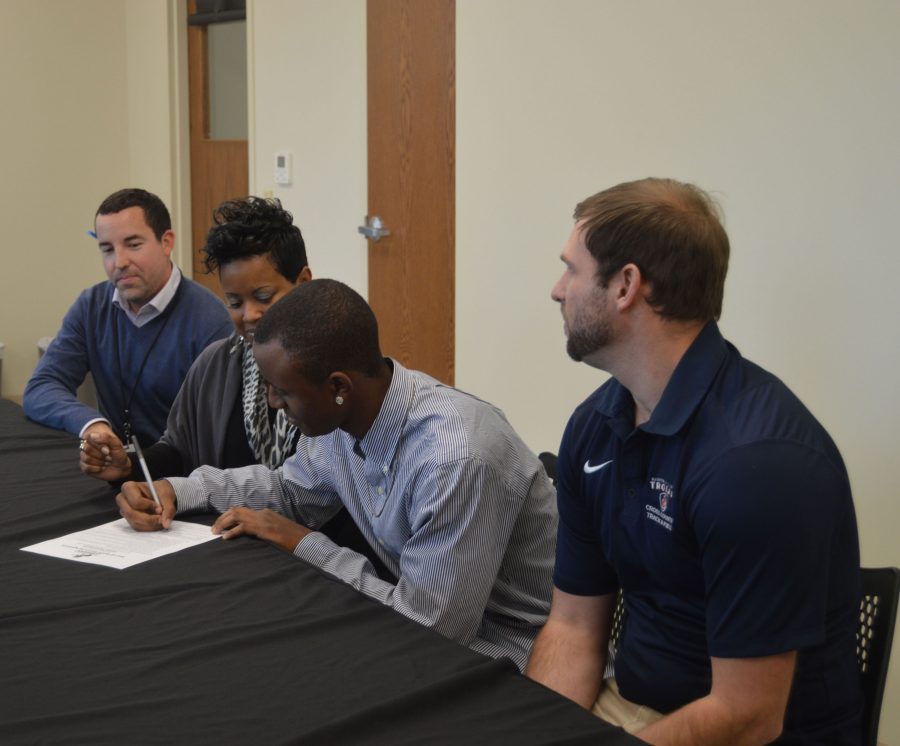 Isaiah signs to Hannibal-LaGrange