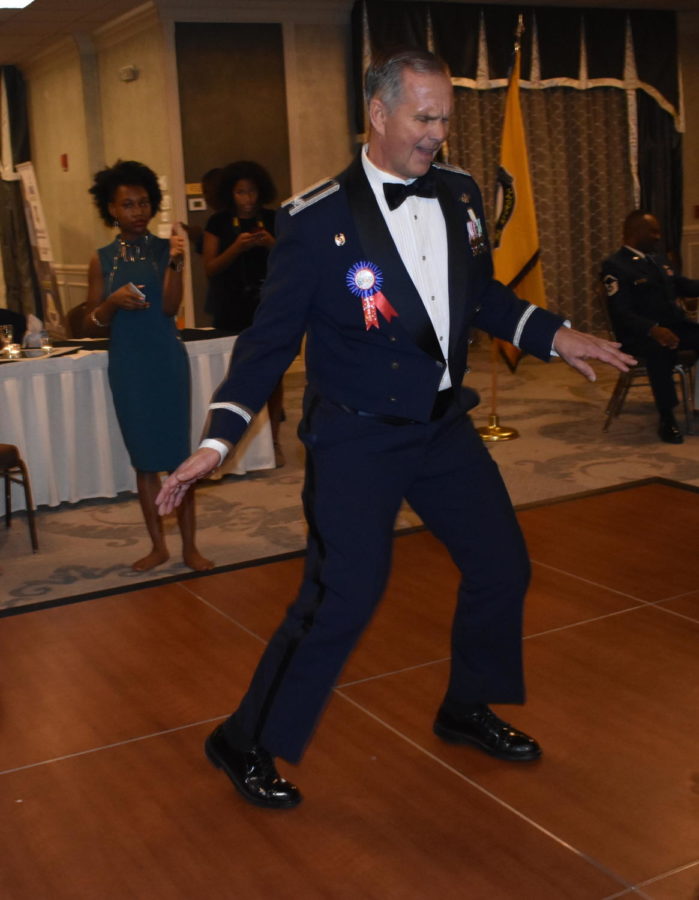 Col.+Henson+dances+the+Twist+at+Military+Ball