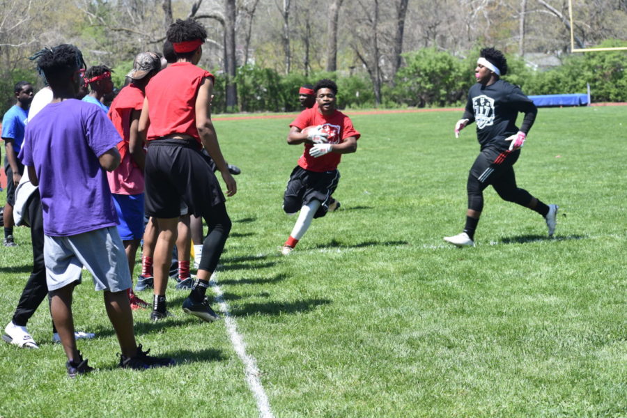 Givion Crawford, junior, makes a run up the sideline as the juniors played the seniors in flag football on Apr. 27.