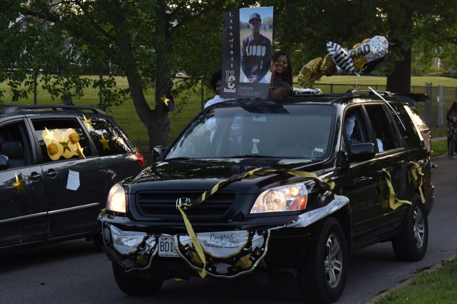 U.+City+celebrates+seniors+with+car+parade