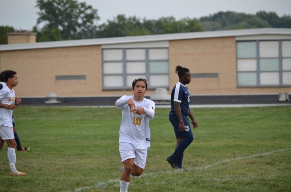 Aron Amaya, grade, after scoring the second goal; 2-0 lions

